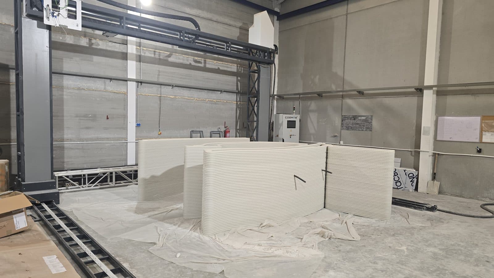 Impresora de pórtico en nave de producción